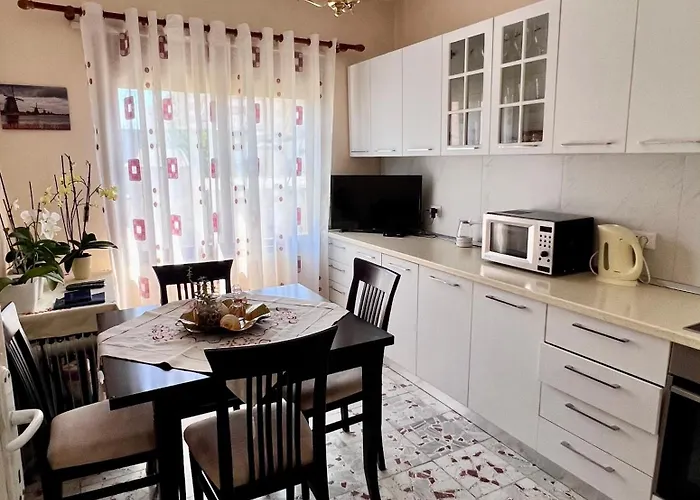 Ela Guest House